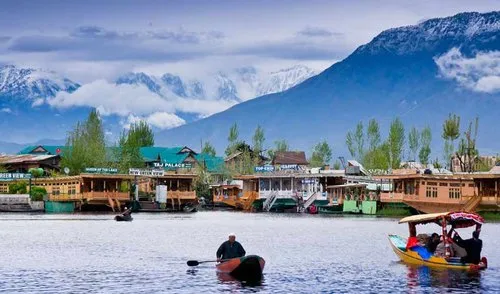 Dal Lake in Srinagar, Kashmir